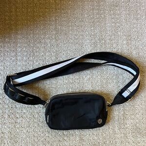 LULULEMON BLACK BELT BAG